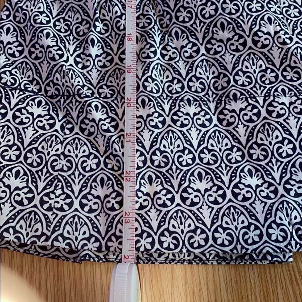 Tory Burch pleated navy and white  skirt 12 - Picture 12 of 14